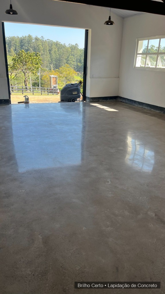 Acabamento Comercial com brilho intermediário